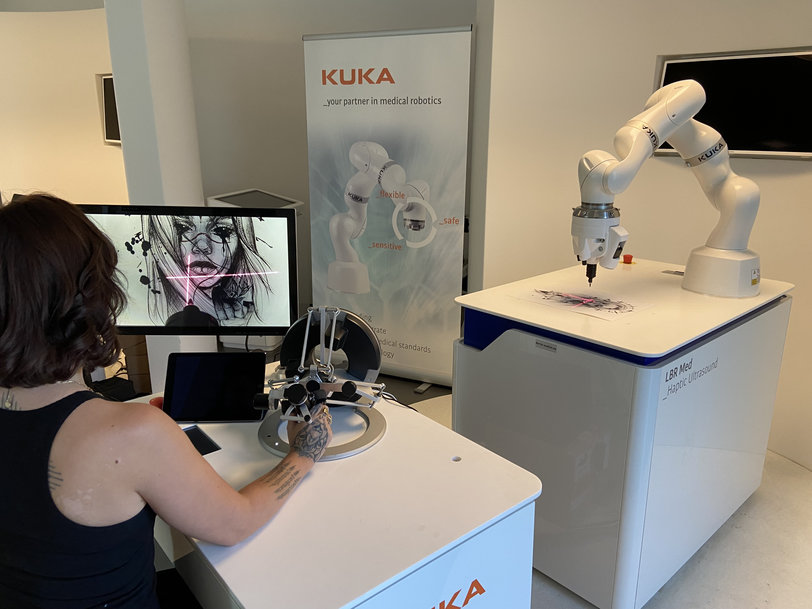 Technologie der Zukunft: KUKA mit Tele-Tattoo-Roboter auf der Digital X in Köln